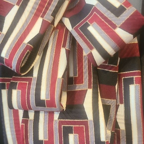 Zylos Elegant Striped Necktie Necklace With Classic Logo Brooch - Picture 3 of 6